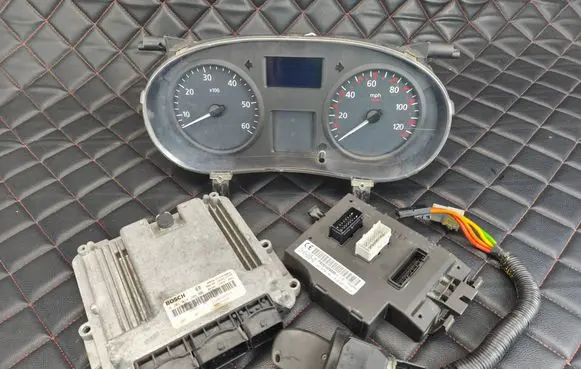Renault Trafic II (X83) Engine control unit/module 0281014208 8200666516 8200752059