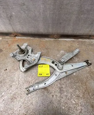 Volkswagen PASSAT B5 Front door manual window regulator 