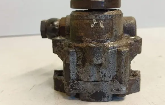 Volkswagen Transporter - Caravelle T4 Power steering pump 7691955205