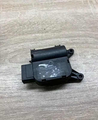 Volkswagen PASSAT B6 Air flap motor/actuator 0132801386