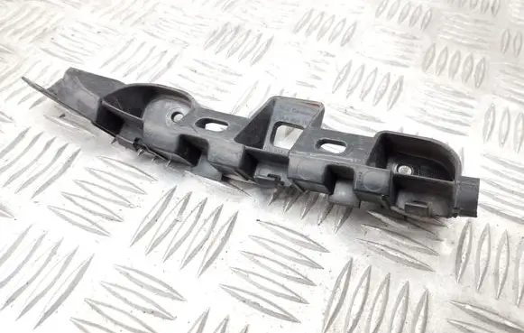 Front bumper mounting bracket