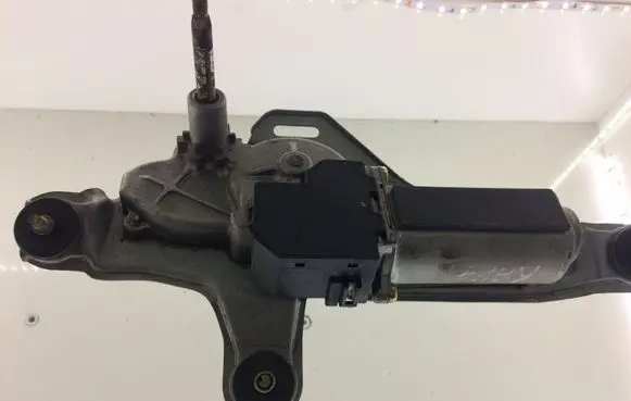 Toyota RAV 4 (XA20) Rear window wiper motor 8513042040 1592004791