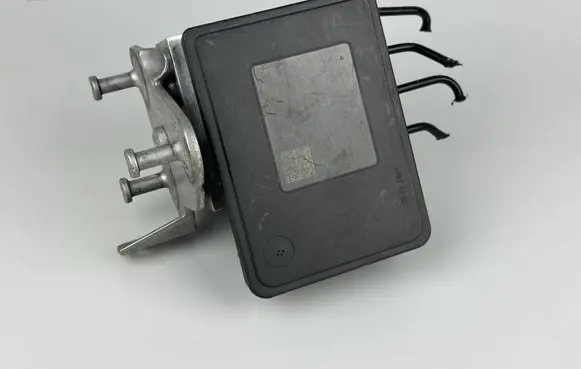 Mercedes-Benz C W205 ABS Pump A2539011400 28515654103 10091515643