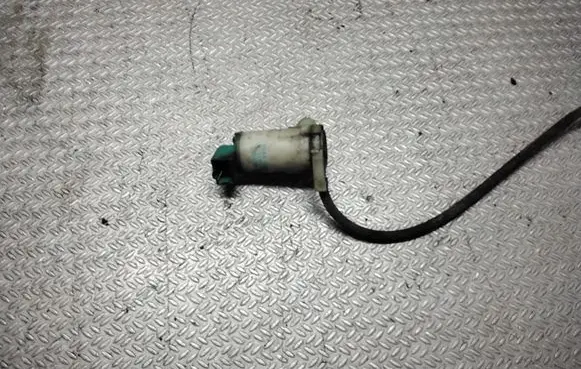 Nissan X-Trail T30 Windscreen/windshield washer pump 2224616A
