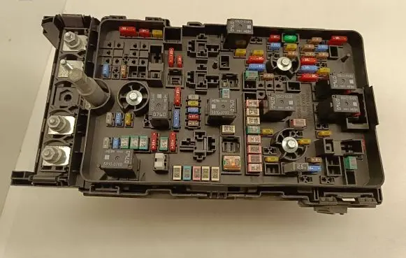 Chrysler Pacifica Fuse module 63565509 UB1B REV001