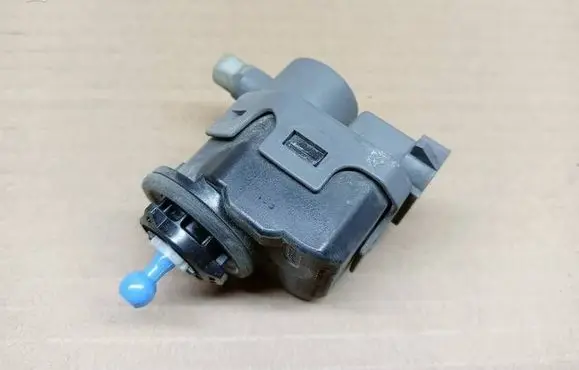 Nissan Qashqai Headlight level adjustment motor