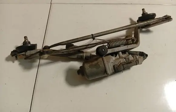 Toyota Auris 150 Front wiper linkage and motor