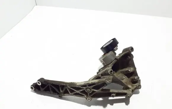 Volvo XC90 A/C compressor mount bracket 30711586