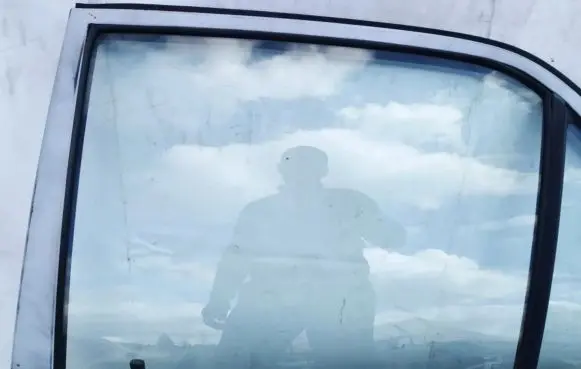 Rear door window glass