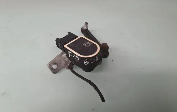 Headlight/headlamp level sensor