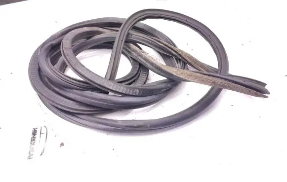 Mercedes-Benz Sprinter W906 Sliding door rubber seal 