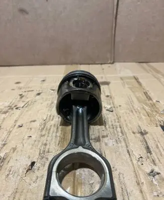 Ford Focus Piston with connecting rod 