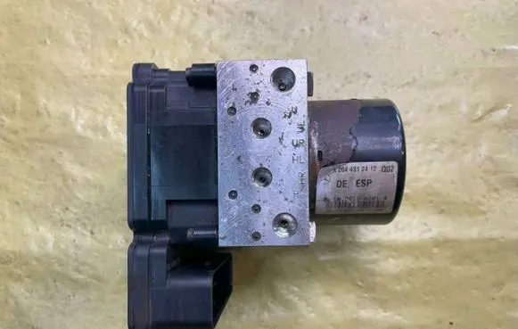 Mercedes-Benz C W204 ABS Pump A2045455332 A2044312412