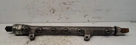 Volkswagen PASSAT B7 Fuel injector supply line/pipe 
