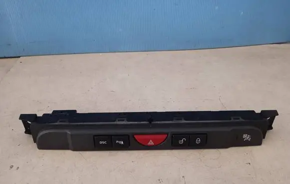 Land Rover Discovery 3 - LR3 Hazard light switch YUL500400 YUL500400WUX
