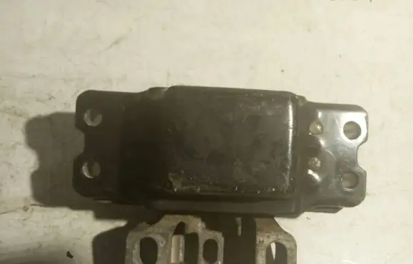 Volkswagen Golf V Engine mount bracket 1K0199555M