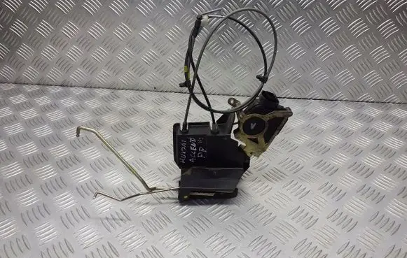 Hyundai Accent Front door lock 