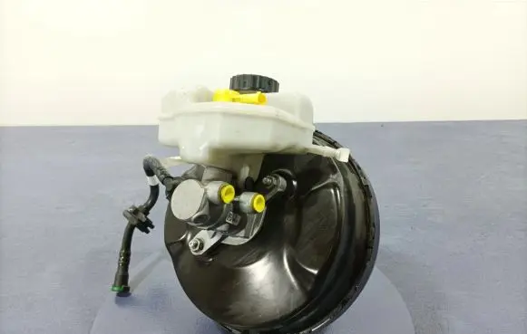 BMW 7 G11 G12 Brake booster 6861211
