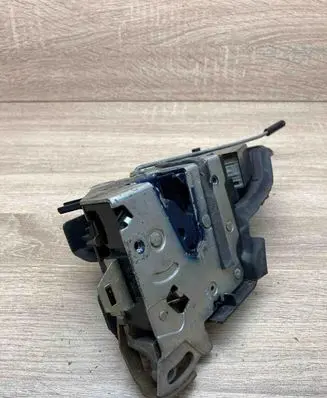 BMW 5 E39 Front door lock 8235126 8352165