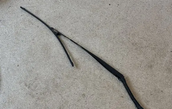 BMW X3 G01 Front wiper blade arm 7399010