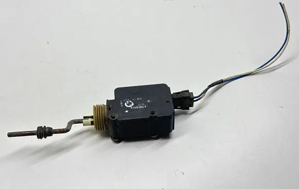 BMW 5 E34 Fuel tank cap lock motor 83550569