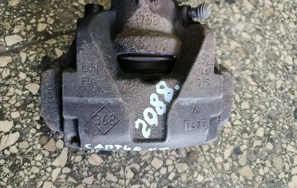Renault Captur Front brake caliper 