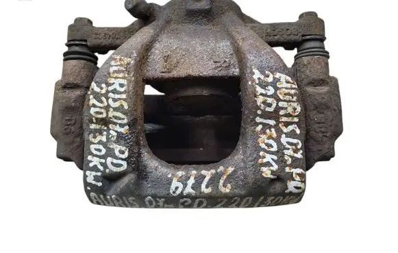 Toyota Auris 150 Front brake caliper 