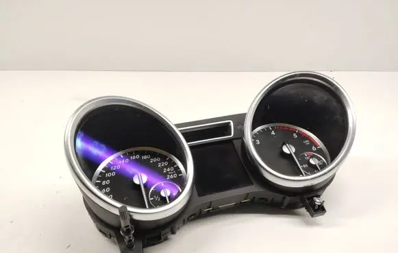 Speedometer (instrument cluster)