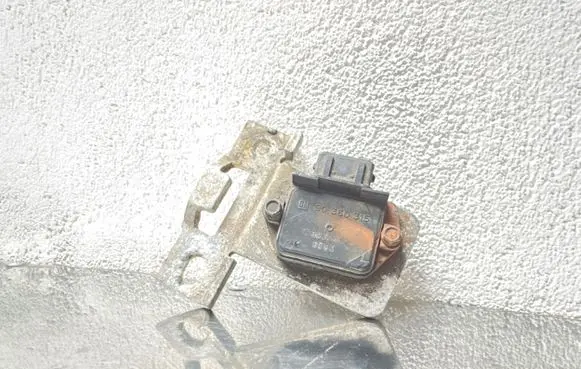 Opel Vectra B Ignition amplifier control unit 90360315 80334F 0693