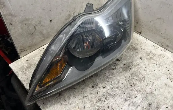 Ford Focus Headlight/headlamp 8M5113W030DF