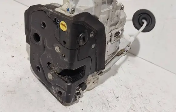 Audi A4 S4 B7 8E 8H Rear door lock 8E0839015AA