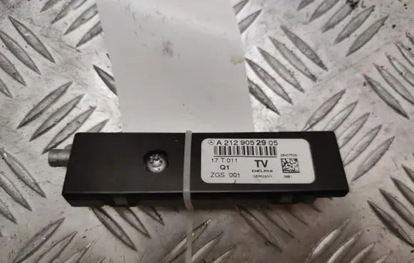 Mercedes-Benz CLS C218 AMG Aerial antenna amplifier A2129052905