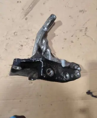 Toyota Land Cruiser (J120) Engine mounting bracket 246260459