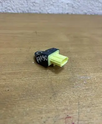 Toyota Prius (XW30) Airbag deployment crash/impact sensor 8983175020 F1190
