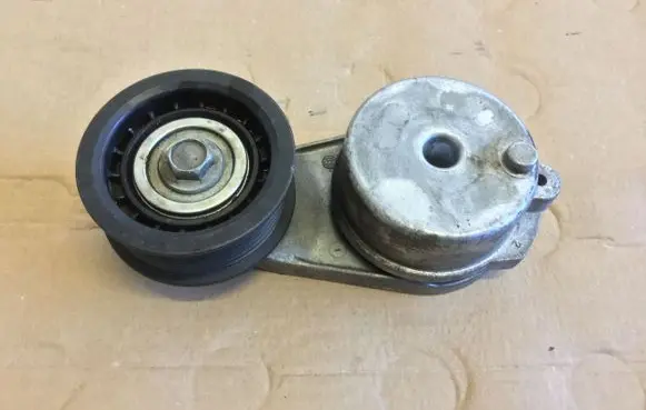 Jeep Cherokee Generator/alternator belt tensioner 04627533AB