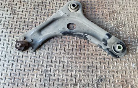 Peugeot 208 Front lower control arm/wishbone