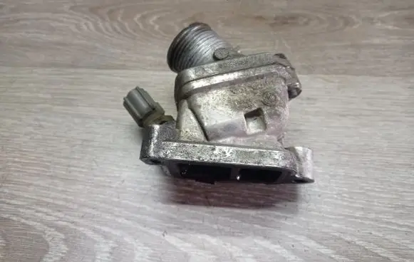Thermostat/thermostat housing