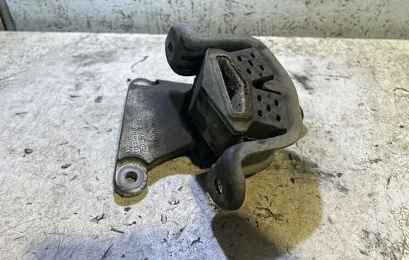 Volkswagen Transporter - Caravelle T6 Engine mount bracket 7EQ399151C