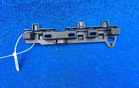 BMW 5 G30 G31 G38 Fender mounting bracket 7387341