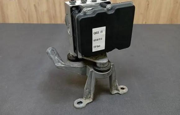 Mercedes-Benz E A207 ABS Pump 2124317012 A2124317012 A0265239257