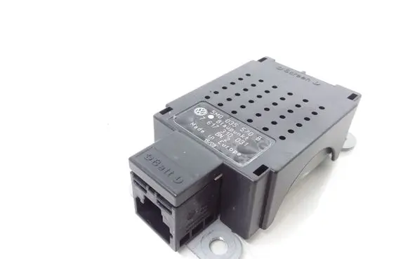 Volkswagen Golf VI Aerial antenna amplifier 5M0035570B