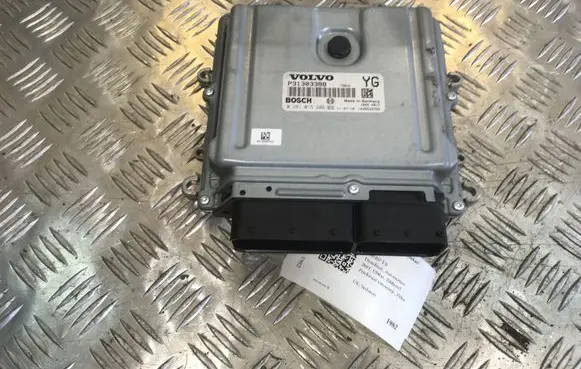 Volvo S80 Engine control unit/module 0281015286 P31303388