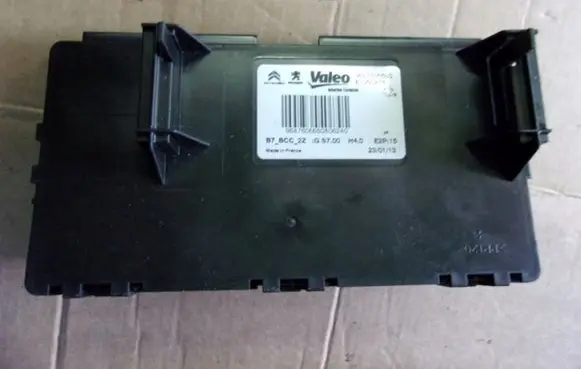 Citroen C4 II Wing mirror control module 9687606680