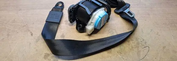 Audi Q3 8U Front seatbelt 8U0857705A