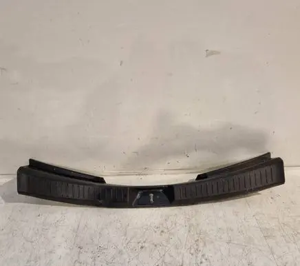 Trunk/boot sill cover protection