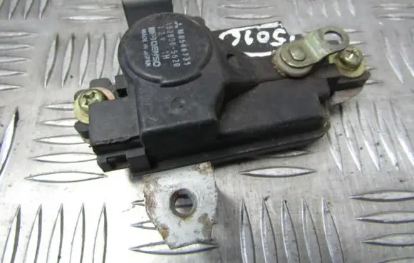 Mitsubishi Lancer Air flap motor/actuator 1528005620 152800-5620
