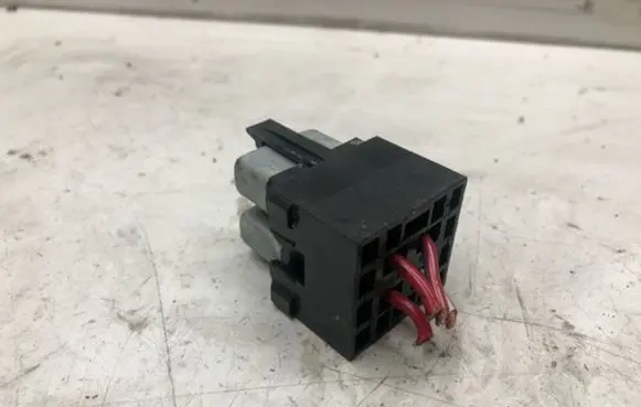 Volkswagen Golf IV Other relay 443937105A