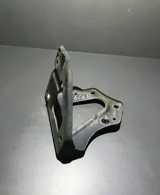 Audi A6 S6 C6 4F Fender mounting bracket 4F0821136A
