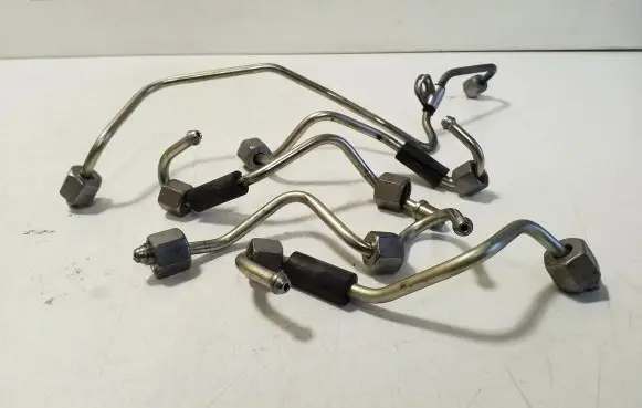 Fuel injector supply line/pipe