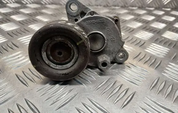 KIA Ceed Alternator belt tensioner 252812A100